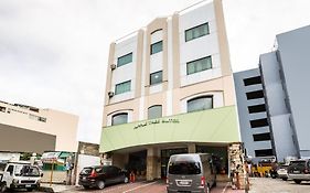 Oyo 210 Apple Tree Suites